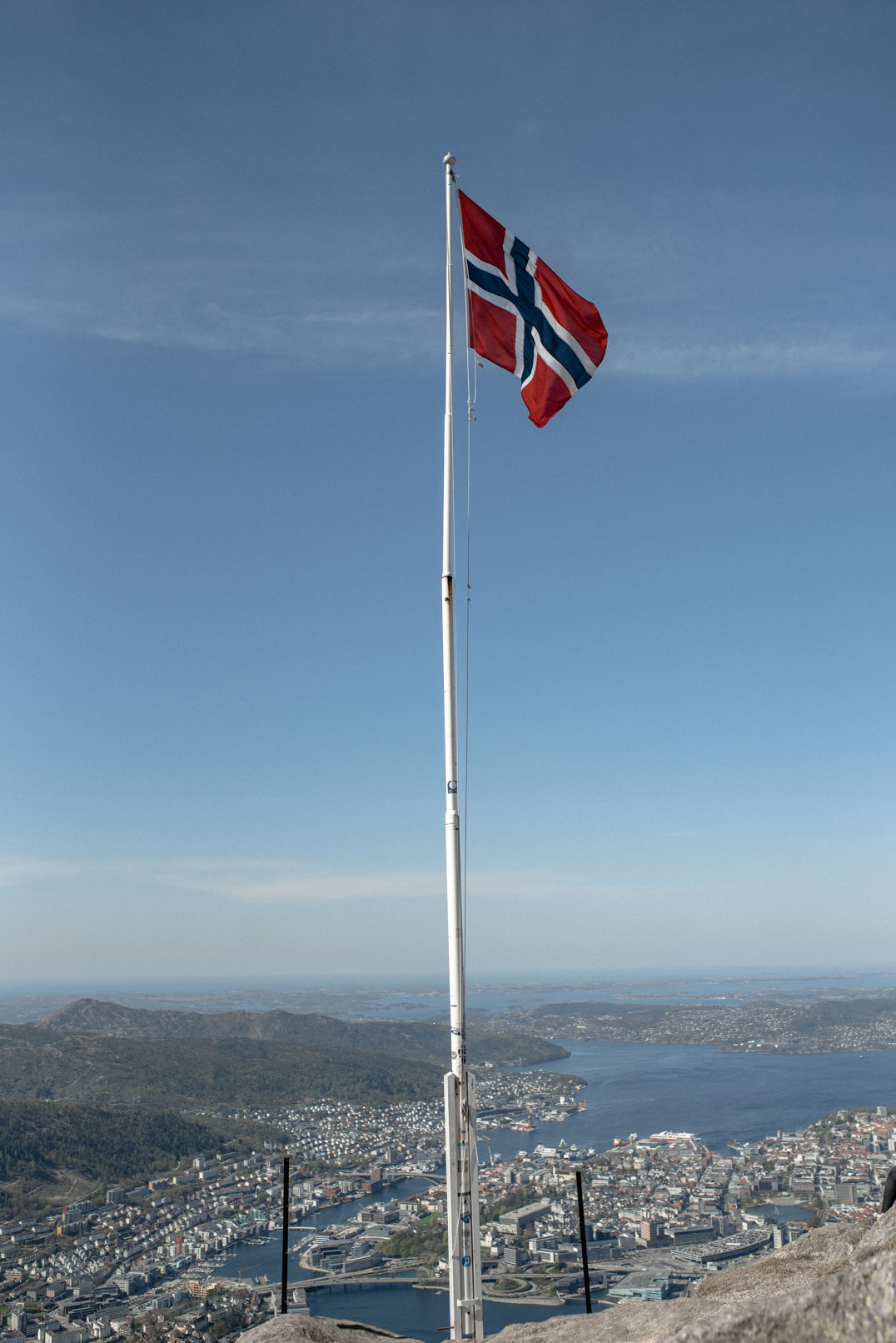 Ulriken 643 - Norwegen Flag at the top of Mount Bergen